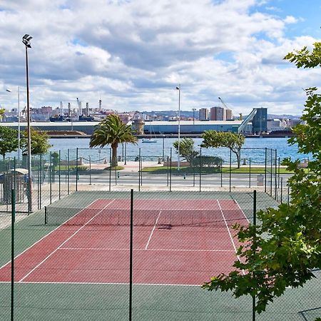 Nh Collection A Coruna Finisterre Extérieur photo Tennis courts