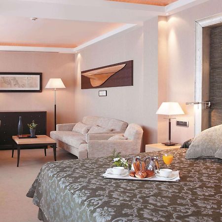 Nh Collection A Coruna Finisterre Extérieur photo A room at the hotel