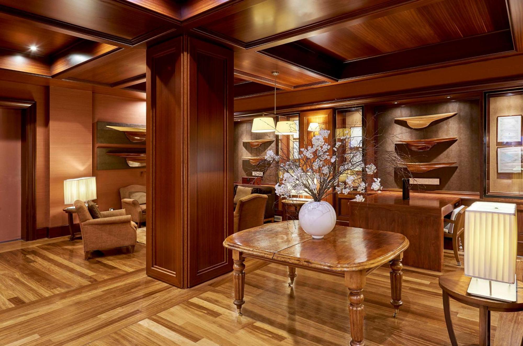 Nh Collection A Coruna Finisterre Extérieur photo The interior of the lounge