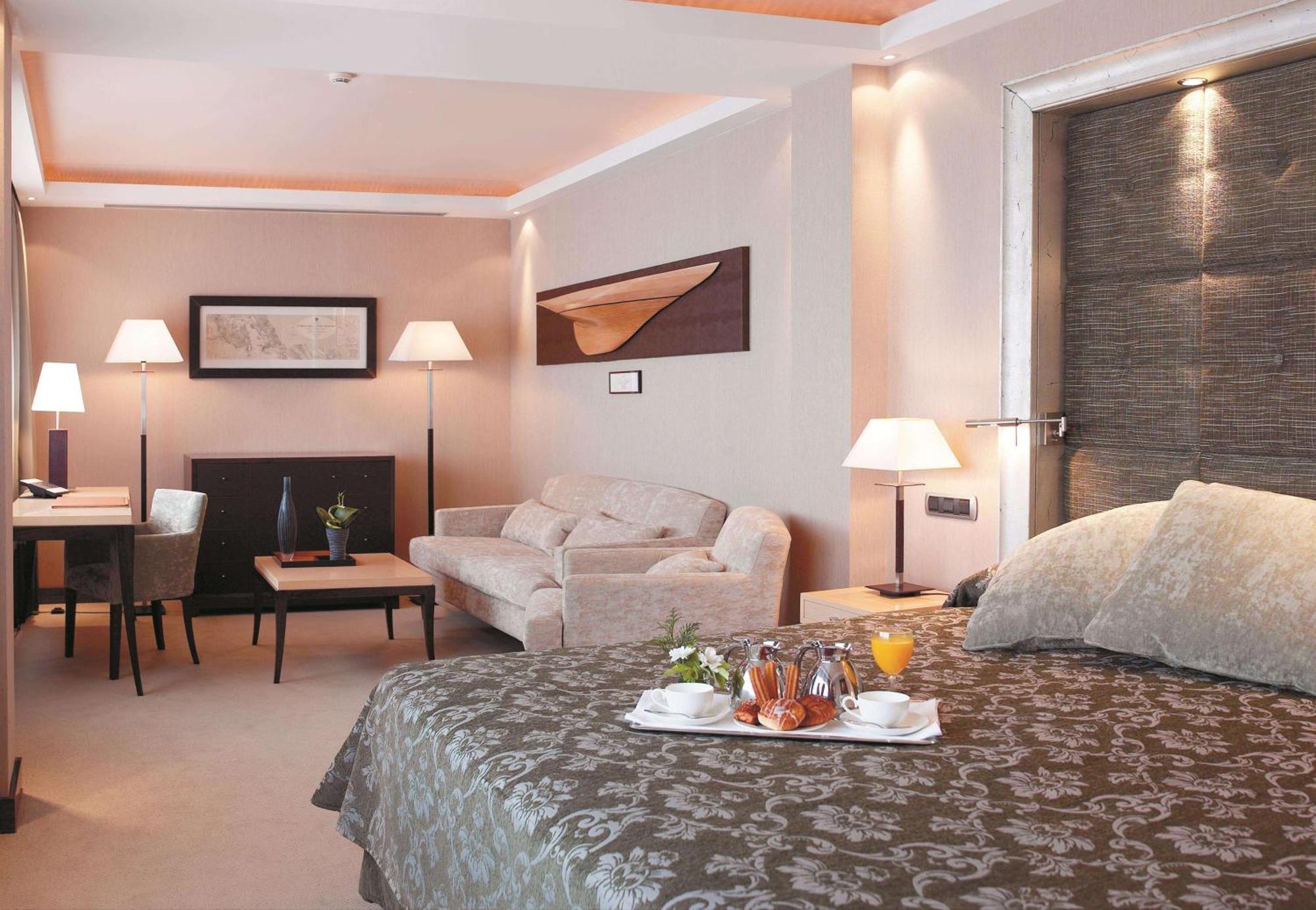 Nh Collection A Coruna Finisterre Extérieur photo A room at the hotel