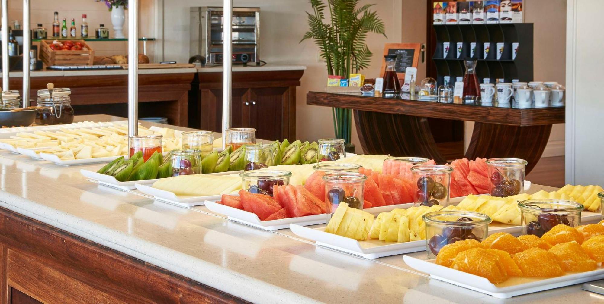 Nh Collection A Coruna Finisterre Extérieur photo A fruit salad bar