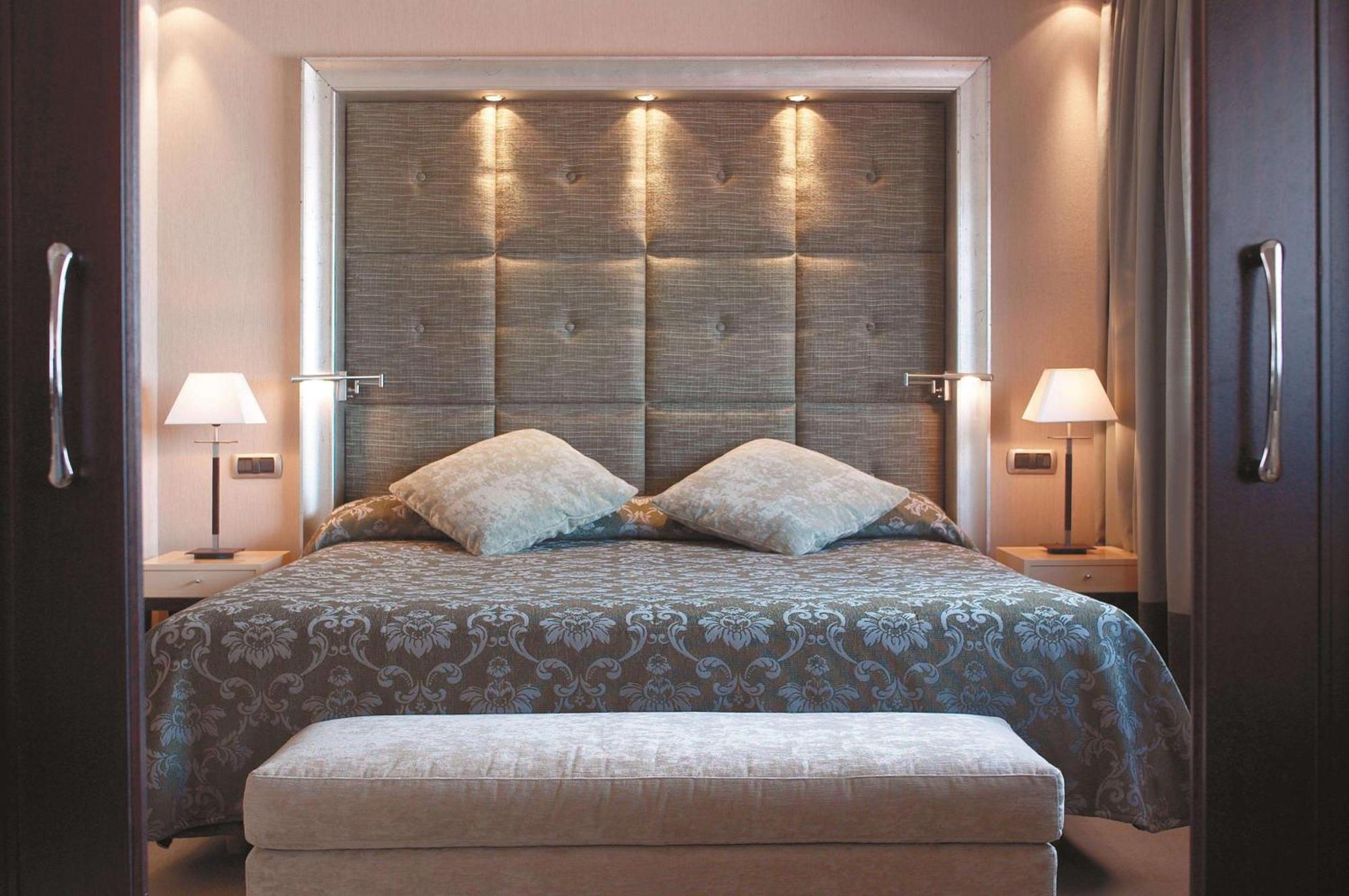 Nh Collection A Coruna Finisterre Extérieur photo A bedroom