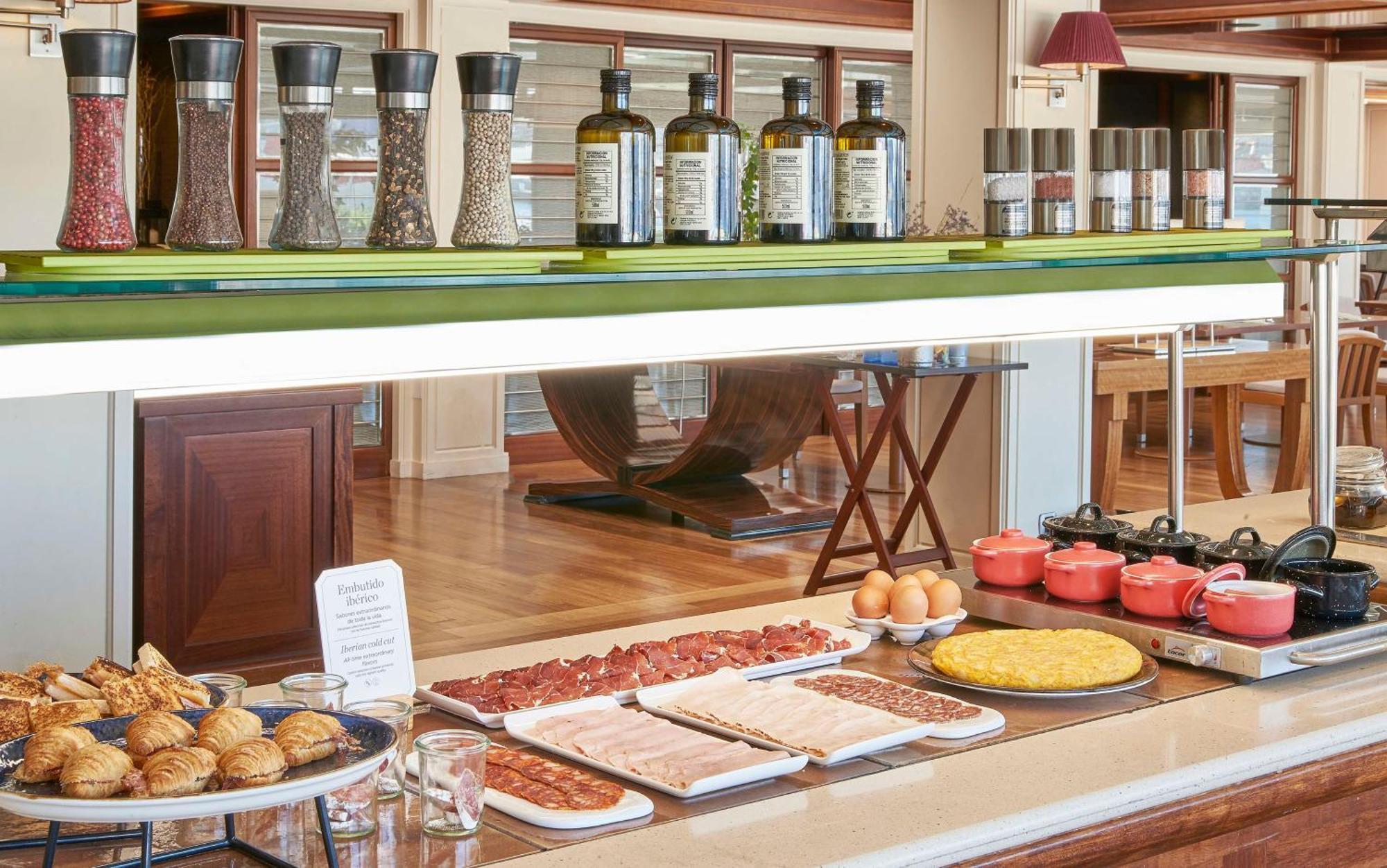 Nh Collection A Coruna Finisterre Extérieur photo A buffet at a hotel